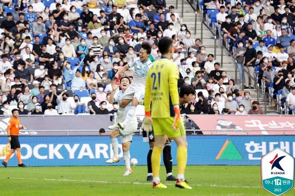 포항스틸러스 고영준이 후반 동점골을 작성하고 기뻐하고 있다. 프로축구연맹 제공
