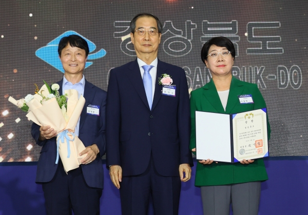 경북이 일자리 정책에 있어 전국 1위임을 재확인했다. 20일 열린 2023년 전국지방자치단체 일자리대상 시상식에 이철우 도지사를 대신해 이달희 부지사가 시상식에 참석했다. 경북도 제공