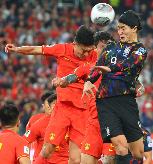 2026 북중미 월드컵 아시아 2차 예선 한국과 중국의 경기. 대표팀 조규성이 헤더슛을 시도하고 있다. 연합뉴스