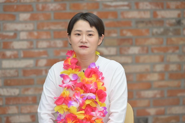 방송인 김신영이 1년 5개월 만에 KBS1 '전국노래자랑'에서 하차한다. 연합뉴스