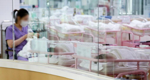 올해 1월 한달간 한 달간 2만1000명의 아이가 태어난 것으로 조사됐다. 연합뉴스