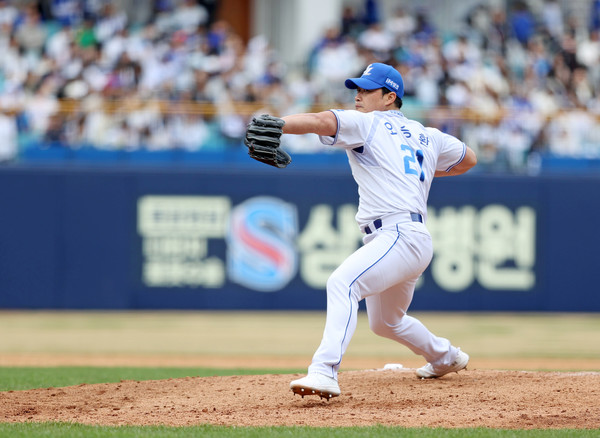 삼성 오승환이 31일 대구삼성라이온즈파크에서 펼쳐진 SSG랜더스와의 맞대결에 구원 등판해 투구를 펼치고 있다. 삼성라이온즈 제공