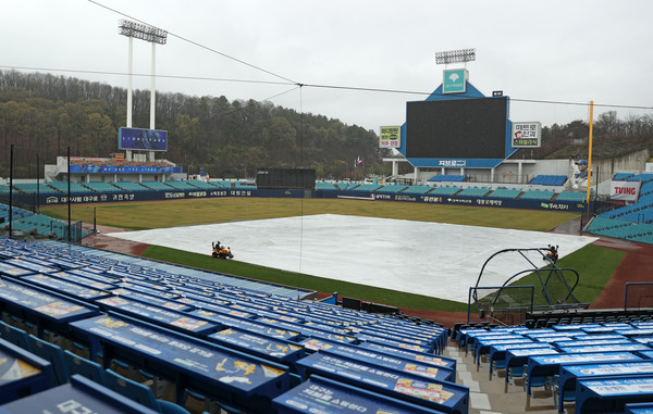 3일 대구삼성라이온즈파크에서 열릴 예정이던 키움히어로즈와 삼성라이온즈의 시즌 2차전 경기가 비로 인해 취소됐다. 삼성라이온즈 제공