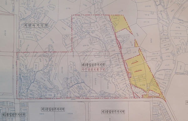▲사진2  포항시가 추가 편입시킨 토지(가칭 제3지구) 중 많은 부분이 토지주의 요구로 도시개발에서 제외, 누더기 개발이란 비판이 일고 있다. (토지주 반대로 노란색 부분만 편입)