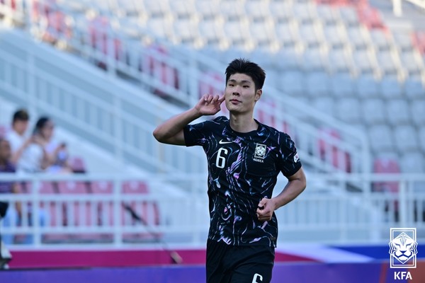이영준이 카타르 도하 압둘라 빈 칼리파 스타디움에서 열린 2024 아시아축구연맹(AFC) U-23 아시안컵 조별리그 B조 2차전 한국과 중국의 경기에서 선제골을 넣은 뒤 세리머니를 하고 있다. 한국프로축구연맹 제공