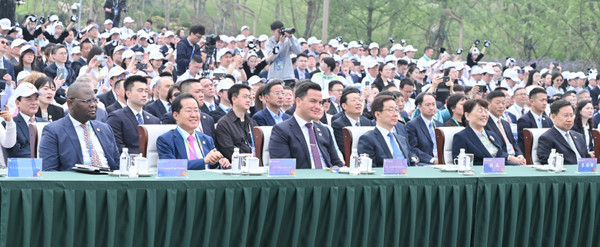 홍준표 대구시장(왼쪽 두번째)이 2024 청두세계원예박람회 개관식에 참석하고 있다. 대구시 제공