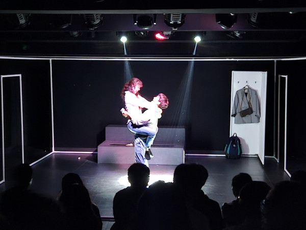  극단 삼산이수 연극 'YES' 공연 장면. 삼산이수 제공