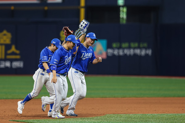 15안타를 몰아친 삼성라이온즈가 28일 서울 고척돔에서 열린 키움히어로즈와의 맞대결에서 11대6으로 완승을 거두고 10년 만에 히어로즈전 3연전 스윕에 성공했다. 삼성라이온즈 제공