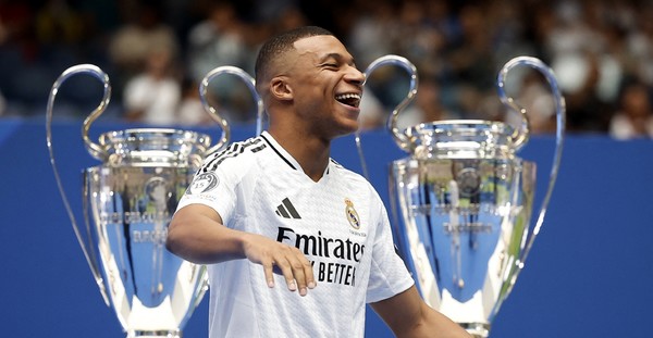 음바페가 레알 마드리드 입단식서 환한 미소를 짓고 있다. 사진= 로이터 연합뉴스 제공