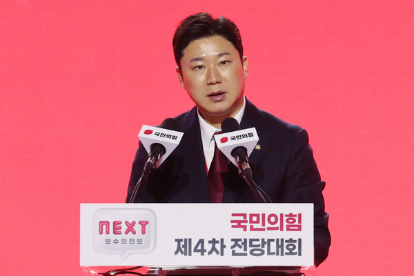 국민의힘 진종오 청년 최고위원이 23일 오후 경기도 고양시 킨텍스에서 열린 국민의힘 제4차 전당대회에서 수락 연설하고 있다. 연합뉴스