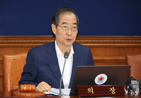 한덕수 국무총리가 13일 서울 종로구 정부서울청사에서 열린 국무회의에서 발언하고 있다. 연합뉴스