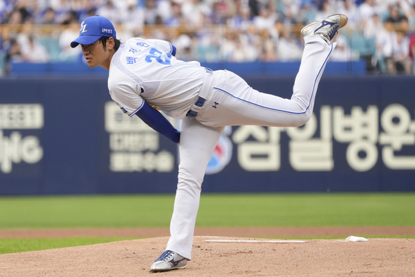 삼성 백정현이 24일 대구 삼성 라이온즈파크에서 열린 2024 신한 SOL뱅크 KBO 리그 롯데와의 맞대결에서 투구를 펼치고 있다. 삼성라이온즈 제공