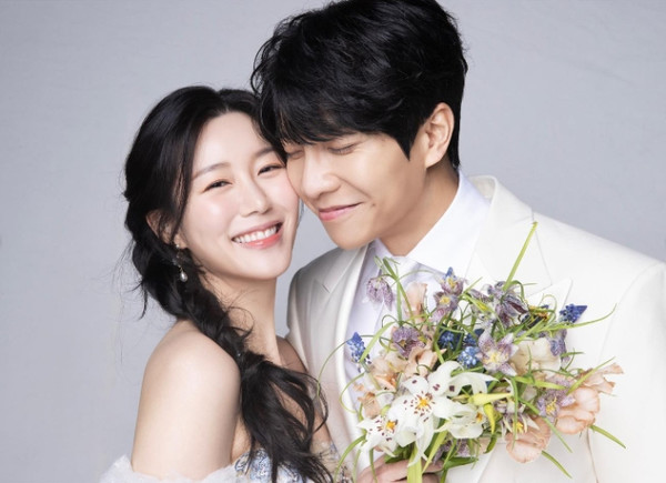 이승기(오른쪽)와 이다인 부부. 휴먼메이드 제공