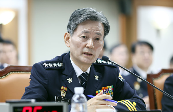 11일 서울 서대문구 경찰청에서 열린 국회 행정안전위원회 경찰청 대상 국정감사에서 조지호 경찰청장이 의원 질의에 답하고 있다.  연합뉴스