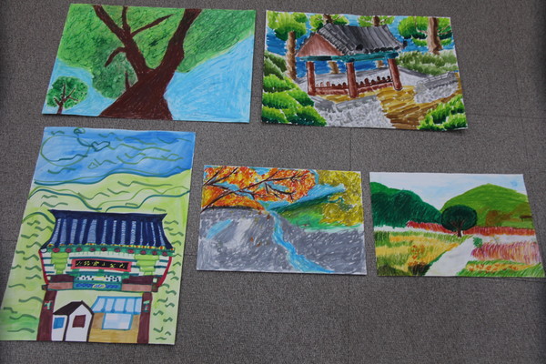 시계방향으로 초등고학년부 장려상 김나현(포항청하초 5학년), 김수민(경주유림초 4학년) , 이나율(포항오천초 4학년) , 윤세라(포항송라초 5학년), 이서율(포항유강초 6학년) 작품