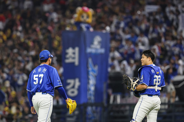 프로야구 삼성라이온즈가 28일 광주기아챔피언스필드에서 열린 한국시리즈 5차전에서 디아즈의 멀티홈런 등 기선 제압에 성공하고도 이후 불펜이 무너지면서 5대7로 역전패를 당하며 2024 시즌을 준우승으로 마무리했다. 삼성라이온즈 제공