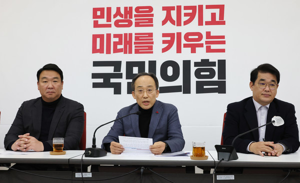 국민의힘 추경호 원내대표가 1일 오후 국회에서 열린 기자간담회에서 발언하고 있다. 연합뉴스