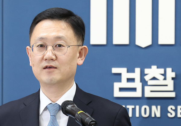 박세현 검찰 비상계엄 특별수사본부 본부장(서울고검장)이 8일 오후 서울 서초구 서울고검 기자실에서 수사 관련 브리핑을 열고 모두발언을 하고 있다. 연합뉴스