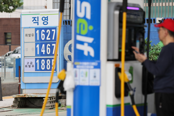 전국 주유소 주간 평균 기름값이 9주 연속 상승세를 보이고 있다. 연합뉴스