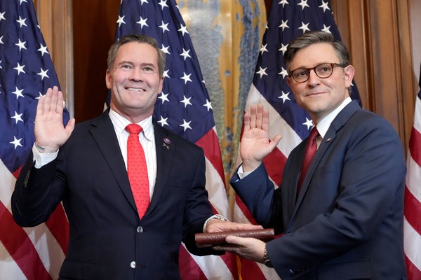 마이클 왈츠(왼쪽) 미국 국가안보보좌관 내정자. AP 연합뉴스