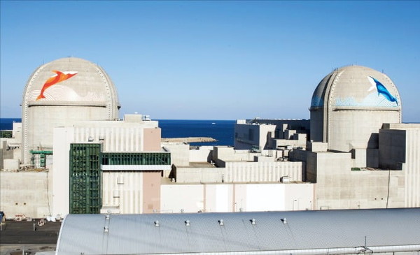 경북 울진에 있는 신한울1호기(왼쪽)와 2호기.한국수력원자력 제공