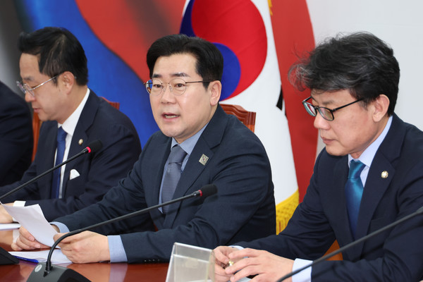 더불어민주당 박찬대 원내대표가 27일 서울 여의도 국회에서 열린 정책조정회의에서 발언하고 있다. 연합뉴스