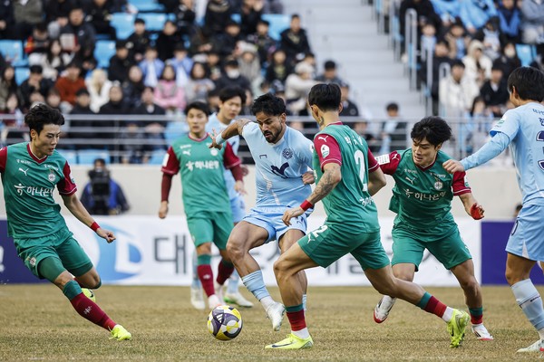 대구FC가  8일 오후 4시 30분 대구iM뱅크파크에서 열린 하나은행 K리그1 2025 4라운드 대전과의 맞대결에서 1대2로 패했다. 대구FC 제공