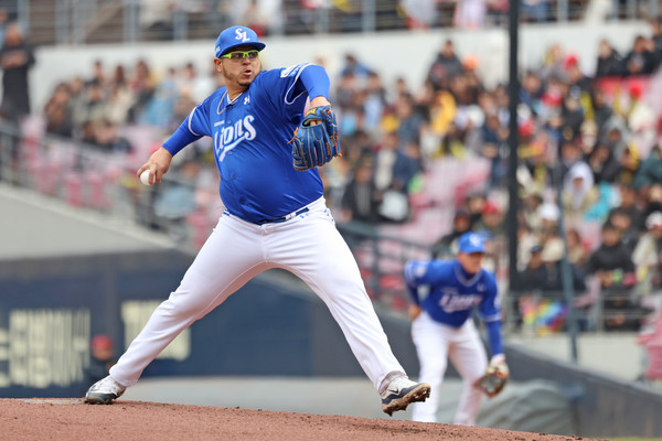 삼성라이온즈 아리엘 후라도가  22일 대구삼성라이온즈파크에서 열리는 키움히어로즈와의 맞대결에서 2년 연 연속 개막전 선발투수로 친정팀을 상대한다. 삼성라이온즈 제공