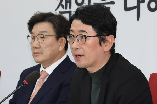 주진우 국민의힘  법률자문위원장(오른쪽). 연합뉴스