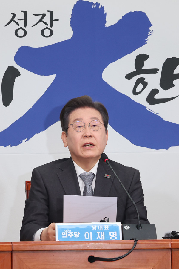 더불어민주당 이재명 대표가 4일 서울 여의도 국회에서 헌법재판소의 윤석열 대통령 파면 선고에 대한 입장을 밝히고 있다. 연합뉴스