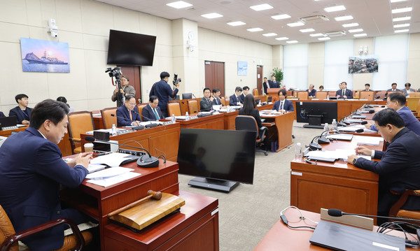 23일 국회에서 열린 국방위원회 법률안심사소위원회에서 더불어민주당 부승찬 의원이 발언하고 있다. 연합뉴스