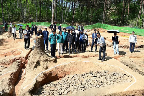 지난 25일 고령 합가리 토기가마유적 일원서 진행된 발굴조사현장 공개 및 조사성과 설명회 모습. 고령군제공