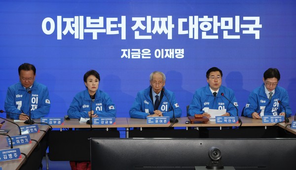 더불어민주당 상임총괄선대위원장인 박찬대 당대표 직무대행 겸 원내대표가 7일 서울 여의도 당사에서 열린 중앙선거대책위원회의에서 발언하고 있다. 연합뉴스