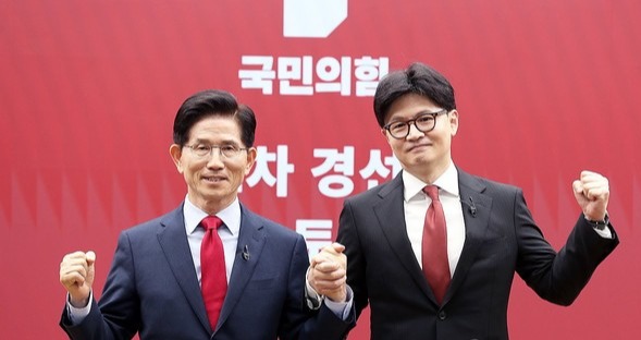 국민의힘 김문수(왼쪽) 대선 후보와 한동훈 전 대표. 연합뉴스