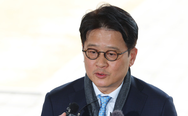 3월 13일 탄핵소추가 기각된 뒤 이창수 서울중앙지검장이 서울중앙지검으로 출근하고 있다. 연합뉴스