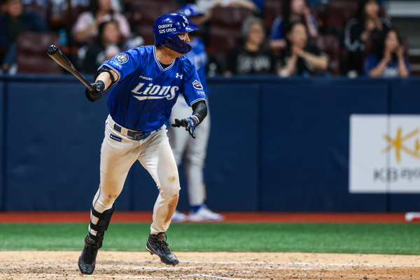 삼성 라이온즈 3번 타자 구자욱이 안타를 때려내고 있다. 삼성 라이온즈 제공