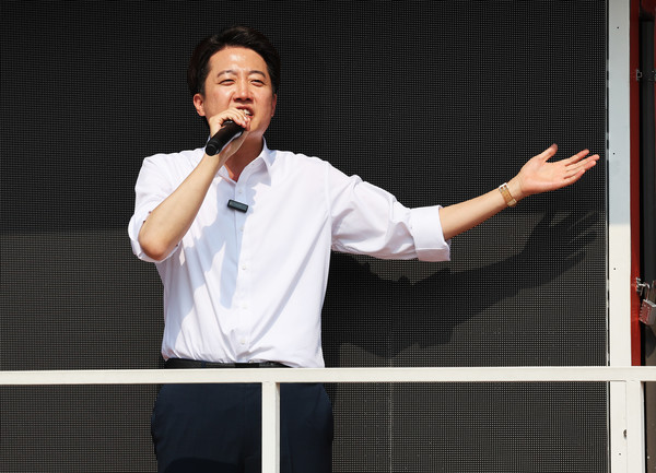 개혁신당 이준석 대선 후보가 1일 경기도 화성시 동탄호수공원에서 지지를 호소하고 있다. 연합뉴스