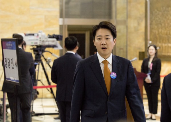 개혁신당 이준석 의원이 4일 서울 여의도 국회에서 열린 제21대 이재명 대통령 취임선서식에 참석하고 있다. 연합뉴스