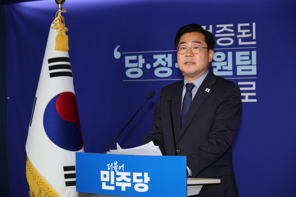 더불어민주당 박찬대 의원이 23일 서울 여의도 중앙당사에서 당 대표 선거 출마를 선언하고 있다. 연합뉴스