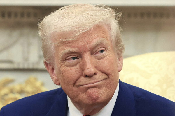 도널드 트럼프 대통령이 7일(현지시각) 워싱턴 백악관 집무실에서 베냐민 네타냐후 이스라엘 총리와 회담에 참석하고 있다. AP연합뉴스