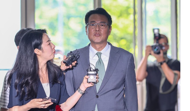 윤석열 정부 외교라인 핵심 인사인 김태효 전 국가안보실 1차장이 11일 피의자 신분으로 조사를 받기 위해 서울 서초구 순직해병 특검팀 사무실로 들어서고 있다. 연합뉴스