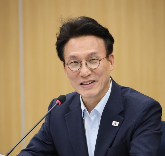 김민석 국무총리가 11일 경북 경주시 화백컨벤션센터(HICO)에서 APEC 정상회의 준비 상황 관련 보고를 받기 전 모두 발언을 하고 있다. 연합뉴스