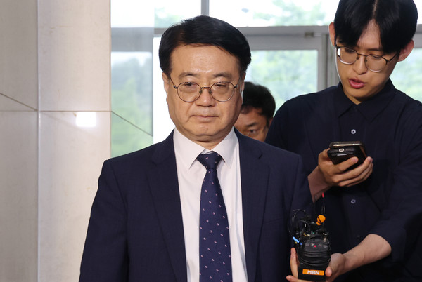 채상병 사망 당시 경북경찰청장이었던 최주원 경찰청 미래치안정책국장이 16일 서울 서초구 순직해병특검 사무실에 피의자 신분으로 출석하고 있다. 연합뉴스