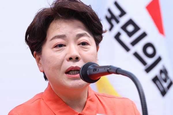 윤희숙 국민의힘 혁신위원장이 16일 서울 여의도 중앙당사에서 인적쇄신 등 개혁방안과 관련해 기자간담회를 하고 있다. 연합뉴스