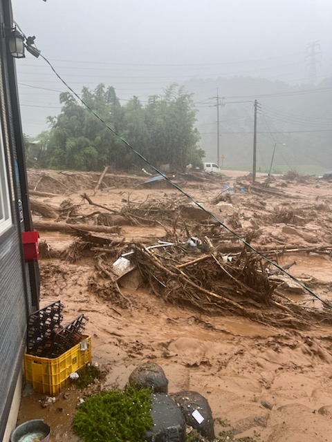 9일 경남 산청군 산청읍 부리 마을에 폭우와 산사태로 일부 주택이 파손돼 있다. 연합뉴스. 독자 김규리 씨 제공.