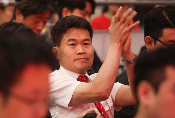 한국사 강사 전한길 씨가 8일 대구 북구 엑스코에서 열린 국민의힘 제6차 전당대회 대구·경북 합동연설회에 참석하고 있다. 연합뉴스