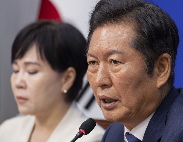 더불어민주당 정청래 대표가 11일 국회에서 열린 최고위원회의에서 발언하고 있다. 연합뉴스