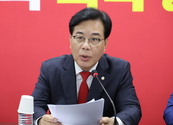 국민의힘 송언석 비상대책위원장 겸 원내대표가 14일 서울 여의도 중앙당사에서 열린 비상대책위 회의에서 발언하고 있다. 연합뉴스