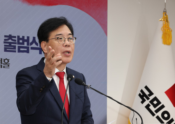 15일 서울 여의도 국민의힘 중앙당사에서 열린 2025 원외당원협의회 운영위원장 협의회 출범식에서 국민의힘 송언석 비상대책위원장 겸 원내대표가 축사를 하고 있다. 연합뉴스