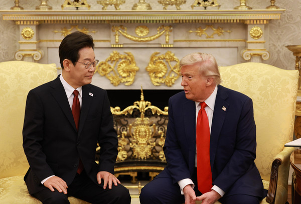 이재명 대통령과 도널드 트럼프 미국 대통령이 25일(현지시간) 미국 워싱턴DC 백악관에서 정상회담을 하고 있다. 연합뉴스